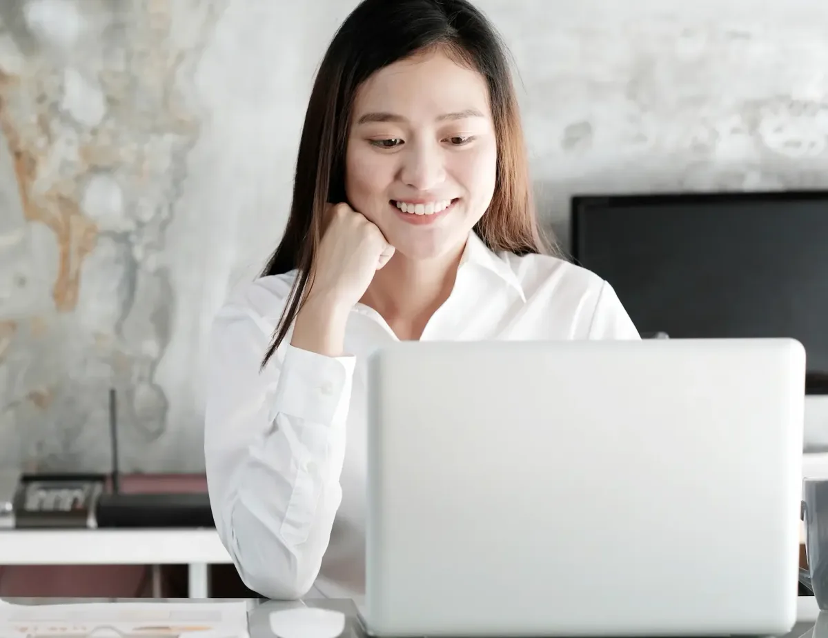 Clinician using ClinicMind AI Scribe to document a patient encounter